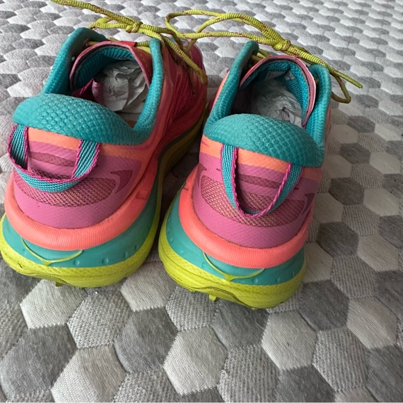 Hoka One One Speedgoat 9 EUC worn less than 20 miles - Picture 5 of 8